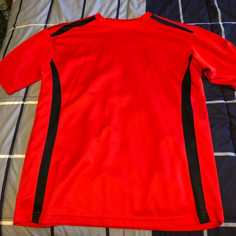 Gildan t-shirt 100% polyester